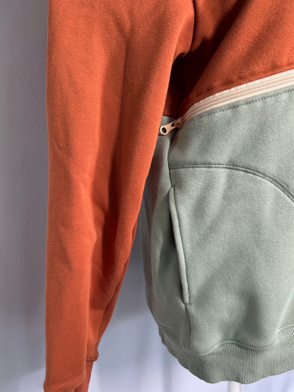 Latched Mama Trailblazer Nursing Hoodie Size S Colorblock Rust Sage - Picture 3 of 11